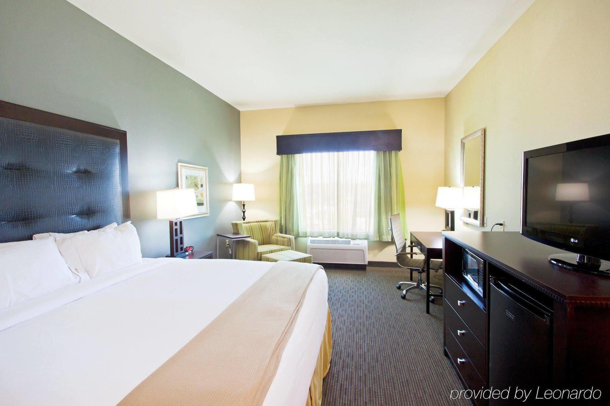 Holiday Inn Express Waycross Bagian luar foto