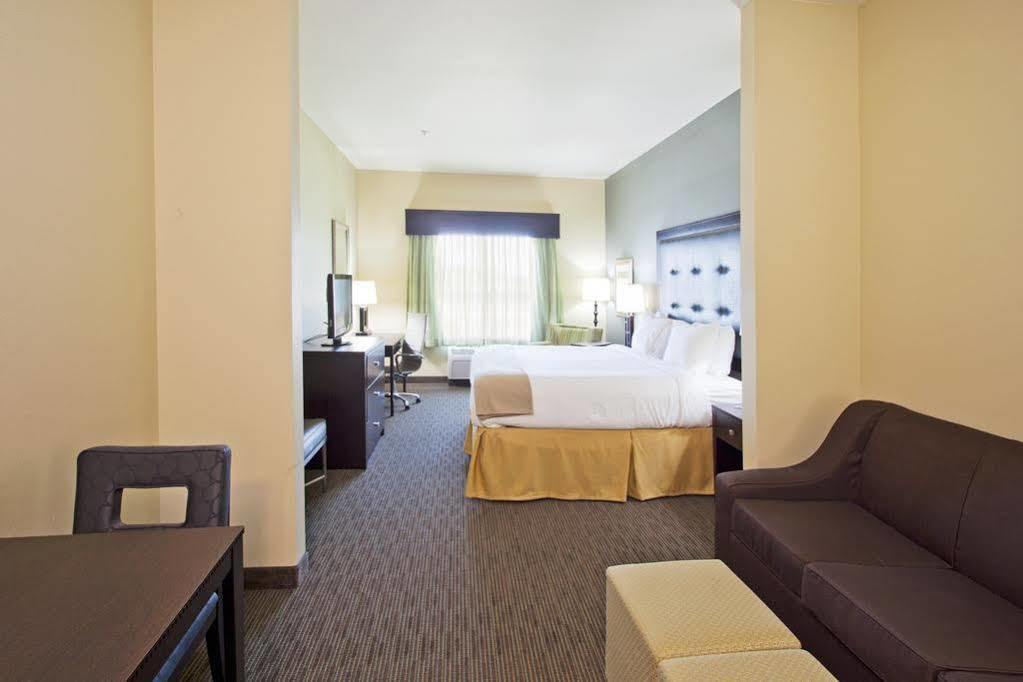 Holiday Inn Express Waycross Bagian luar foto