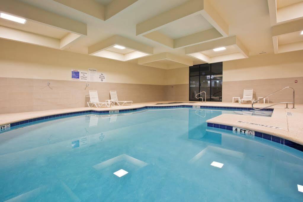 Holiday Inn Express Waycross Bagian luar foto